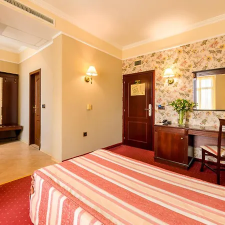 Boutique Splendid Warna